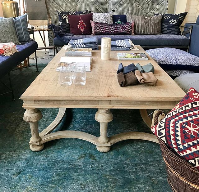 How gorgeous is this Elm coffee table?!😍 new in the shop✨
.
.
68”l x 41”w x 17”h DM us if interested
.
.
#elmwood #coffeetable #oversized #designforacozylife #howyouhome #hgtv #homeanddesign #mybohotribe #interiordreams #myhyggehome #interiors #design #modernspaces #bookclub #stellarspaces #danishstyle #midcentury #eclectichomemix #dekor #atwater #frogtown #ojai